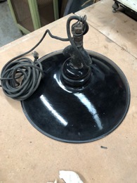 Lámpara de techo industrial pantalla negra con soporte