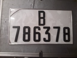 Placa matrícula en relieve rectangular B-786378