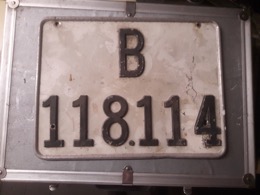 Placa en relieve rectangular antigua B-118114