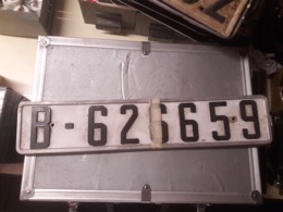Juego de dos placas matrícula en relieve B-626659