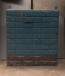 Mueble cajonero de pared azul