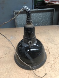 Foco esmaltado negro industrial