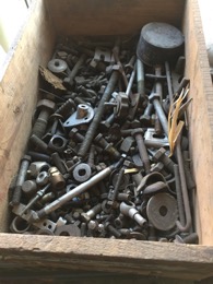 Caja con tornilleria