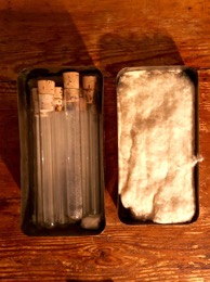 Tubos de hemólisis en caja metálica