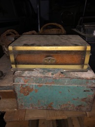 Caja de madera lacada con cerradura