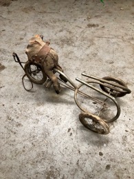 Triciclo infantil a caballo