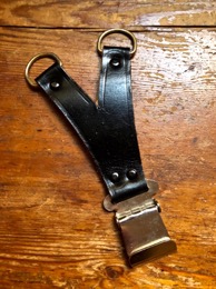 Mosquetón de vaquetilla porta fundas