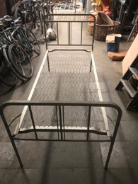 Cama metalizada plegable