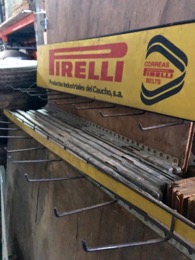 Expositor de correas PIRELLI