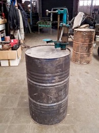 Bidón 200 litros con bomba estractora