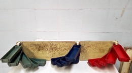 Plafón de pared con cajones contenedores móviles