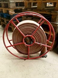 Manguera incendios soporte circular pared