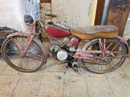 Moto GUCCI abandonada