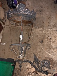 Brazo con farol de fundición clásico ciudad de Barcelona