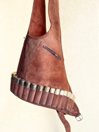 Peto de cuero con cartucheras