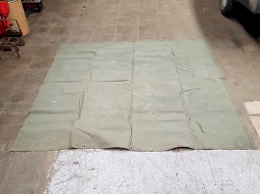 Lona verde militar con anillas