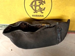 Bolsa tabaquera cuero viejo