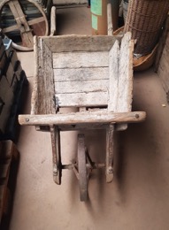 Carretilla de campo con rueda de hierro 