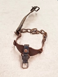 Bocado de cuero antiguo