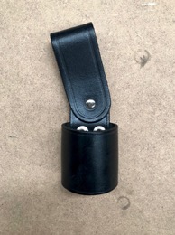 Tahalí porta porra de cuero negro articulado
