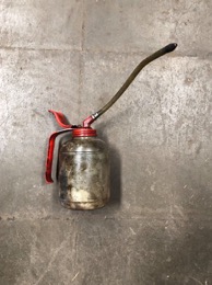Aceitera | Engrasadora de plástico y metal