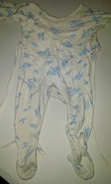 Pijama pelele bebé gastado
