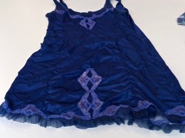 Viso azul señora con blondas lilas