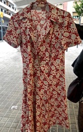 Vestido floreado de verano rojo | flores blancas