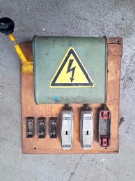 Cuadro eléctrico con interruptor rotativo industrial trifásico