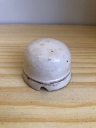 Fusible redondo de porcelana con base y tapa