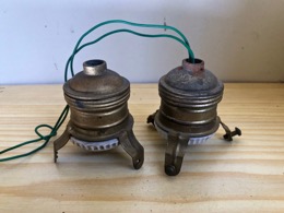 Portalámparas E27 Latón SIMÓN con arandela porcelana y grapa portatulipas