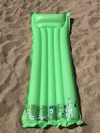 Colchoneta playa hinchable verde mate BESTWAY 