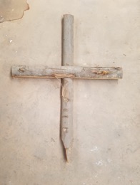 Cruz funeraria de madera natural 101x72x5