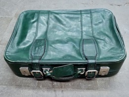Maleta de piel verde | 57 x 15 x h 44 cm | Años 60