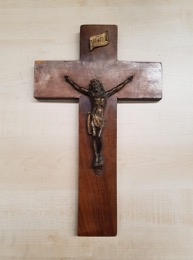 Crucifijo madera de nogal y metal | 4 clavos