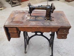 Máquina de coser MINERVA A