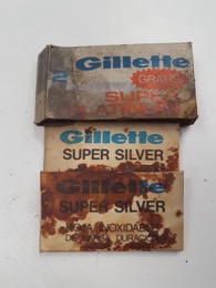 Caja de cuchillas de afeitar GILLETTE Super Platinum deteriorada