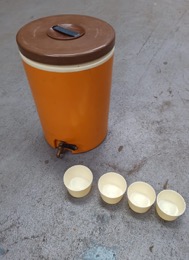 Termo 10 litros con grifo y vasos