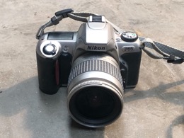 Cámara fotos reflex NIKON F65 Plata con objetivo zoom F28-80mm