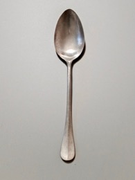 Cuchara de mesa en aluminio pulido a mano. Modelo Baguette