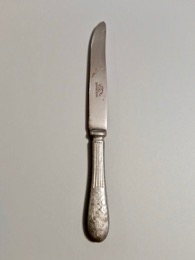 Cuchillo de mesa J.C H/Inox y mango de aluminio con detalle