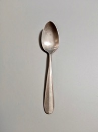Cuchara de mesa en aluminita