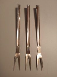 Tenedor trinchador en INOX con doblez para colgar | 35cm
