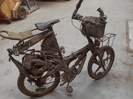 Bicicleta ciborg con motor eléctrico