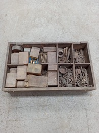 Caja madera con separadores para clasificación de útiles