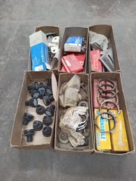 Lote de 6 cajas de cartón con utiles y recambios varios