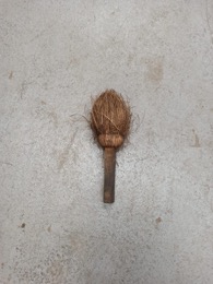 Escobilla en madera y palma