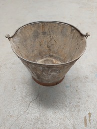 Cubo de zinc_base robinada y oxido | ⦵ 34,5 x h 27 cm