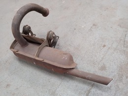 Tubo de escape SEAT 850 oxidado | 60 x 36 x 29 cm