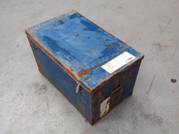 Arcón | Caja metálica patinada en azul | 69 x 41 x h 41 cm